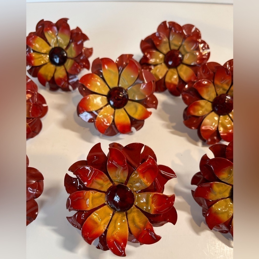 Vintage Enamel/Metal Flower Napkin Rings Set of 8 - Picture 5 of 10